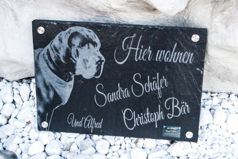 Türschild, Deutsche Dogge, Tiergrabstein, Gedenkstein, Gedenkplatte, Katze, Hund, Haustier - Grabstein aus Schiefer mit Gravur 25 x35